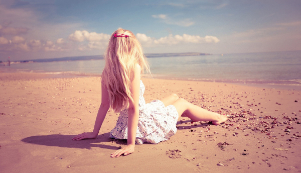 6999814-lonely-girl-sitting-on-beach