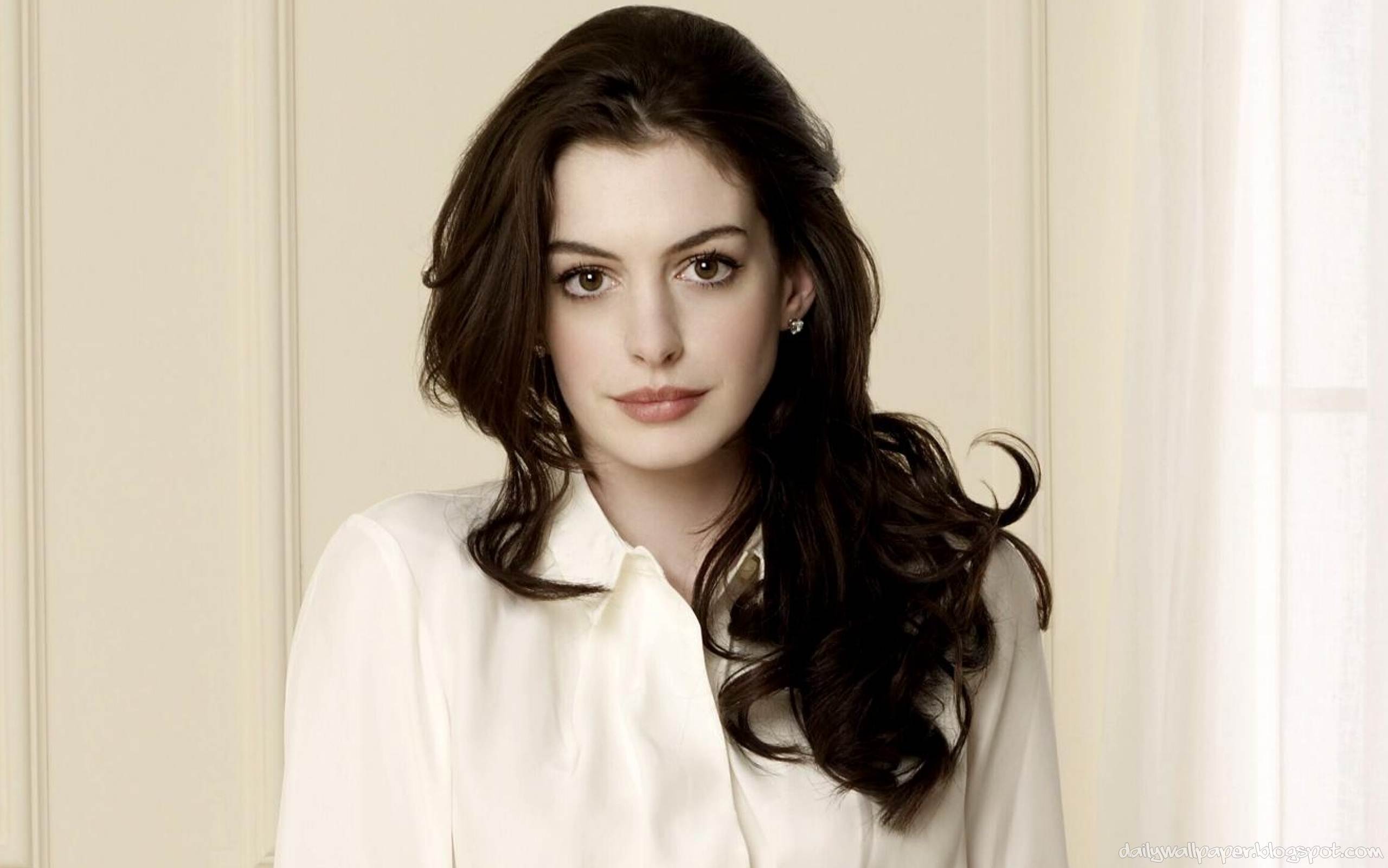 beautiful-anne-hathaway-1