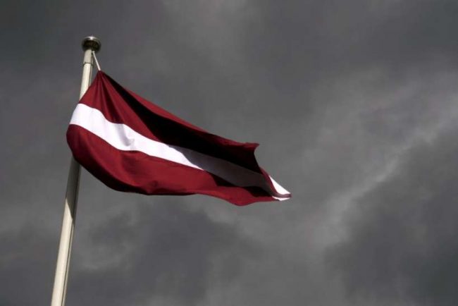 Lai atzīmētu Latvijas simtgadi izskan aicinājums arī ikdienā pacelt Latvijas karogu